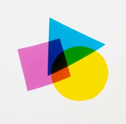 Formes géométriques superposées montrant des couleurs primaires et secondaires